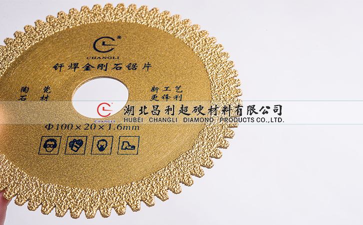 這方法有利于防止金剛石鋸片的偏差，從而提高石材加工質(zhì)量
